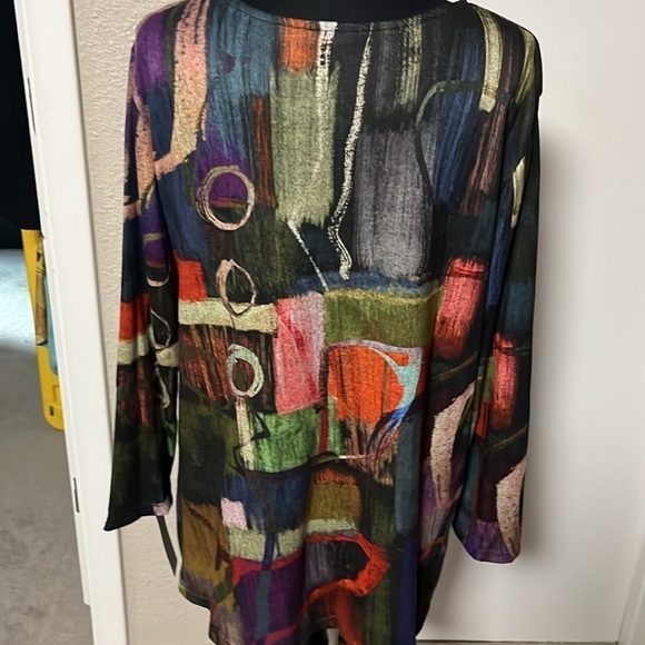 NWT Jess and jane Heather fabric scoop neck asymmetrical blouse. Barcelona - Picture 4 of 13